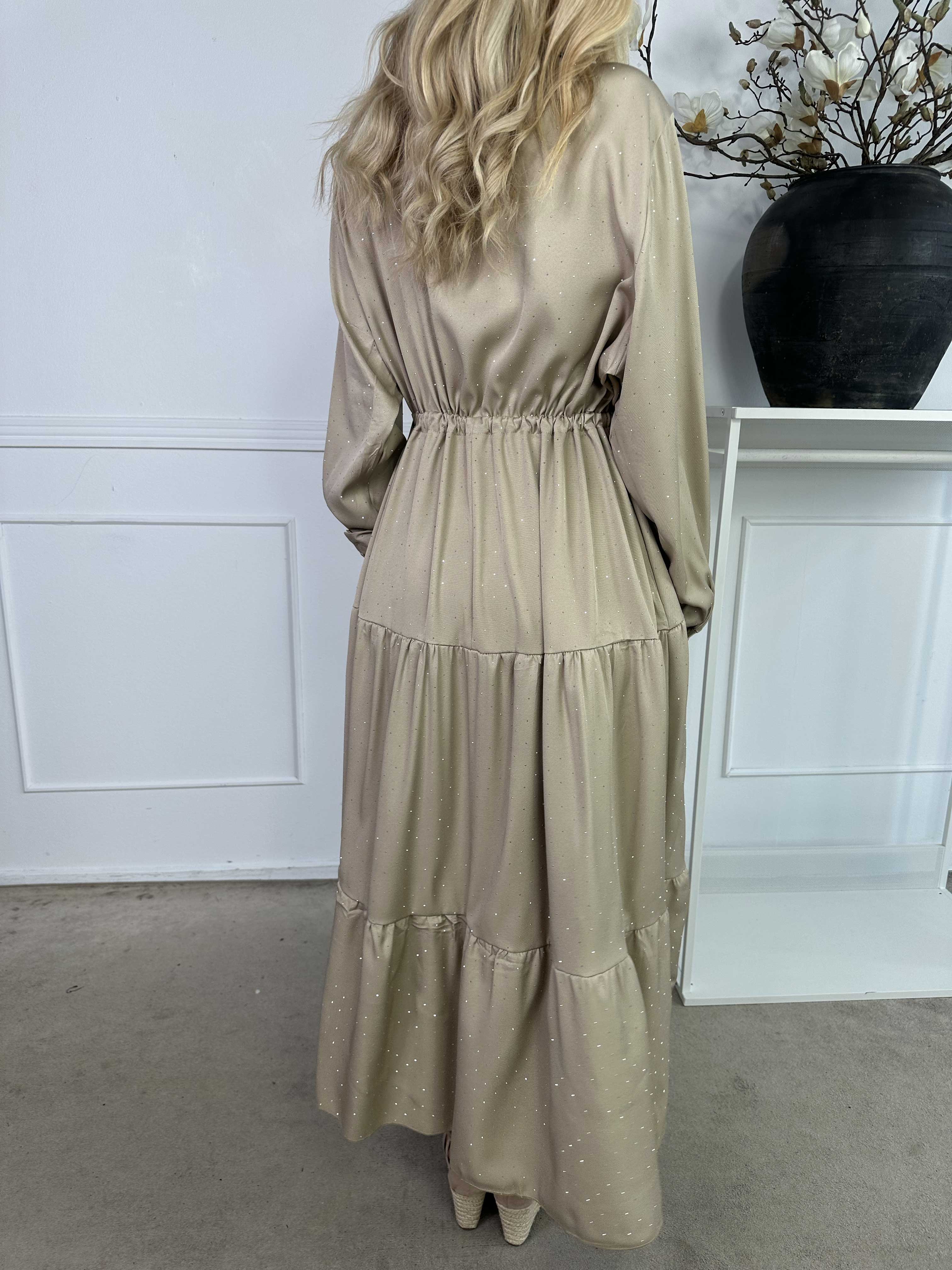 Starlight - Lang kjole med lag på lag look pyntet med similisten